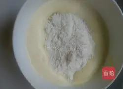 Strawberry Cream Banana Muffins Recipe Illustration 9