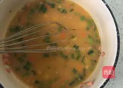 Illustration of how to make double omelette egg roll 6