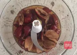 Illustration of how to make brown sugar jujube pound cake 3