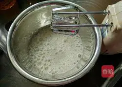 Illustration of how to make eight-inch fresh milk chiffon cake 9