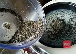 Illustration of how to make black sesame porridge 6