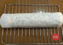 Illustration of how to make meat floss and green onion cake rolls 19