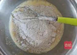 Illustration of making oil-free and sugar-free whole wheat banana muffins 4