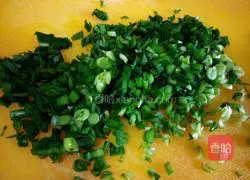 Illustration of how to make purslane pancakes 2