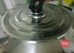 Illustration of how to make sweet potato, glutinous rice and coconut pancakes 2