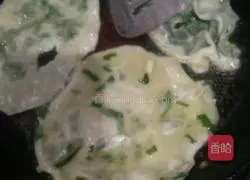 Illustration of how to make green onion pancakes 6