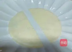 Illustration of a new way to eat roast duck cake skin 2