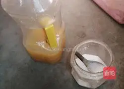 Illustration of how to make rice crispy cakes 1