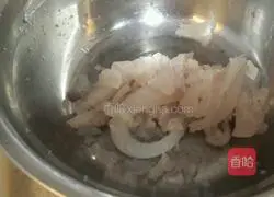 Illustration of how to make seabass cake 3