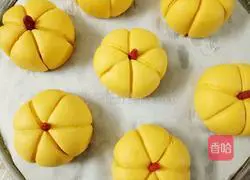 Illustration of how to make Q-shaped pumpkin cake 14