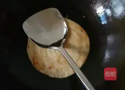 Illustration of how to make hand-shredded biscuits 6