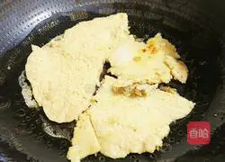 Illustration of how to make apple and egg pancakes 10