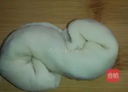 Illustration of how to make scallion pancakes 7