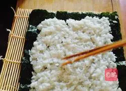 Illustration of how to make simple and delicious sushi 2