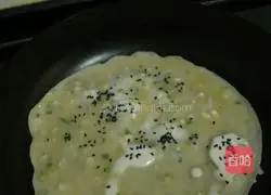 Illustration of how to make scallion pancakes 8