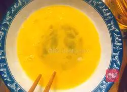 Illustration of how to make fried rice cake with eggs 2