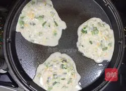 Illustration of how to make chive egg pancake 2