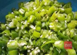 Illustration of how to make green pepper egg pancake 1