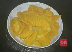 Illustration of how to make pumpkin cake with shredded coconut 1