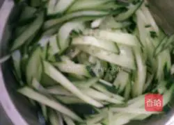 Illustration of how to make cucumber cake 1