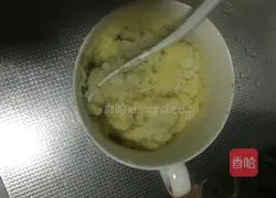 Illustration of making mashed potato cake 2