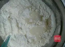 Illustration of how to make lard and scallion meat pie 1