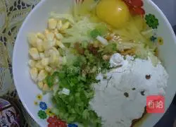 Illustration of how to make potato pancakes 1