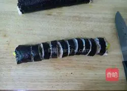 Illustration of how to make grilled chicken sushi rolls 18