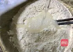 Illustration of how to make vermicelli meat pie 1