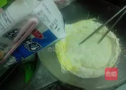 Illustration of making multigrain purple potato sandwich cake 2