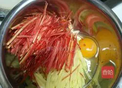 Illustration of how to make shredded radish, potato and egg pancakes 2