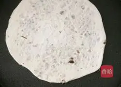 Illustration of how to make crispy prune pancake 16