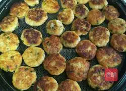 Illustration of how to make minced meat and lotus root cake 6