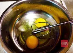 Illustration of how to make egg flour cake 1