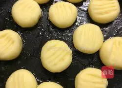 Illustration of how to make pretzel potato pancakes 4