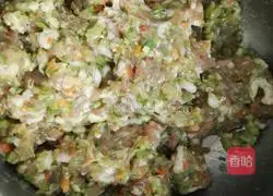 Illustration of how to make vegetable and ham pancakes 5