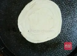 Hands Illustration of how to make cake 5