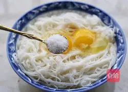 Illustration of how to make noodles and egg pancakes 2