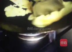 Illustration of how to make egg pancakes 8