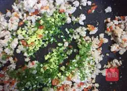 Illustration of how to make vermicelli meat pie 10