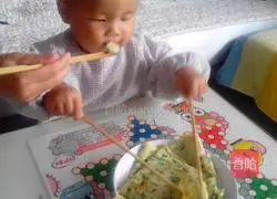 Illustration of how to make chive pancakes 6