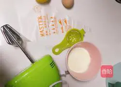 Illustration of how to melt beans with egg yolk 1