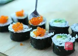 Illustration of how to dip sushi rolls in wasabi 6
