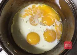 Illustration of how to make meat floss cake rolls 1