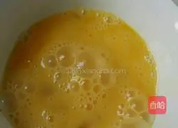 Illustration of how to make egg and vegetable pancakes 1