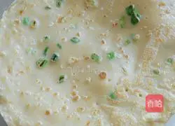 Illustration of how to make scallion egg pancake 4