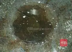 Egg pancake with Illustration of how to make golden steamed buns 3