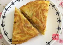 Illustration of how to make potato shredded egg pancake 9