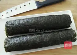 Illustration of how to make seaweed sushi roll 2