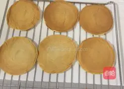 Illustration of how to make original waffles 8